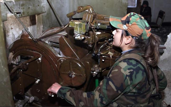 can canh nhung bong hong thep trong luc luong quan doi syria