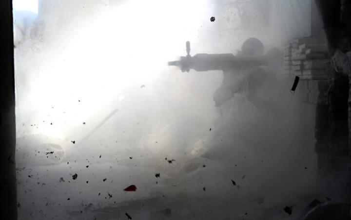 can canh nhung bong hong thep trong luc luong quan doi syria