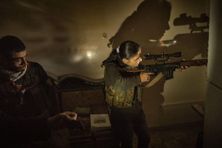 can canh nhung bong hong thep trong luc luong quan doi syria