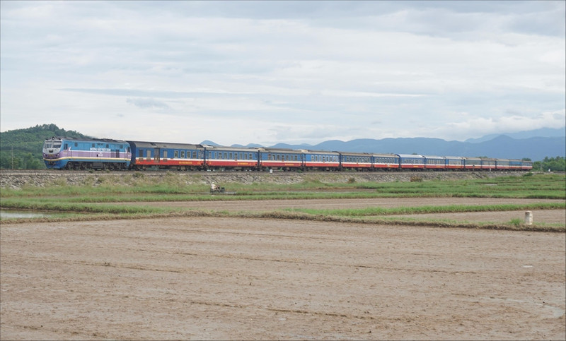 di doc dai dat hinh chu s tren nhung chuyen tau hoa