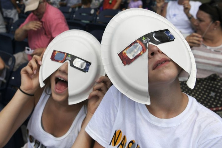 muon cach quan sat nhat thuc toan phan cua nguoi my