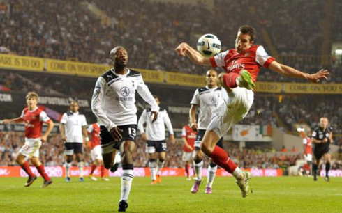 robot phong vien dua tin giai ngoai hang anh