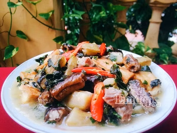 cach lam luon om chuoi xanh dan da nong hoi ngon lanh ngay mua