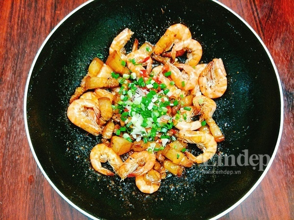 20 phut lam tom rang thit ba chi cho bua com dau tuan dam da thom ngon