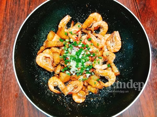 20 phut lam tom rang thit ba chi cho bua com dau tuan dam da thom ngon