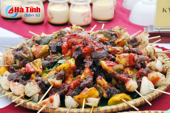 khai mac festival van hoa viet lao tai dai hoc ha tinh