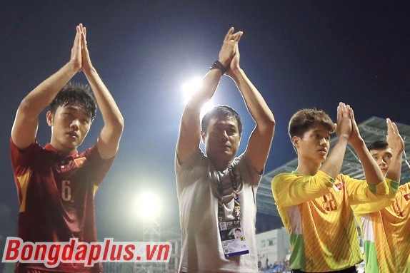 thay vi chi trich hay tiep suc cho u22 viet nam