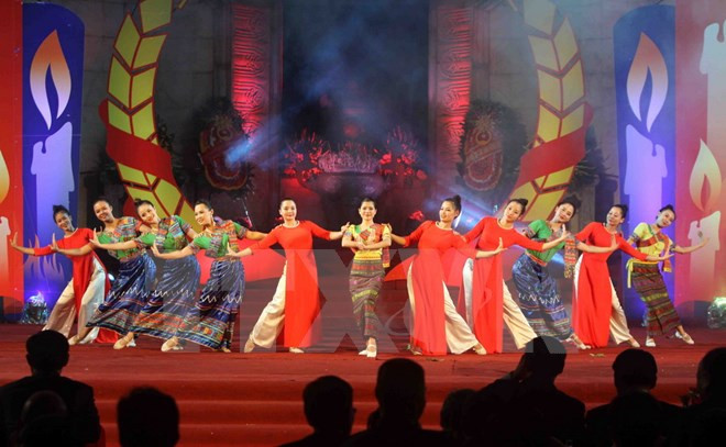 Việt Nam - Lào: Tình hữu nghị thủy chung, trong sáng mãi mãi trường tồn ảnh 2 viet nam lao tinh huu nghi thuy chung trong sang mai mai truong ton