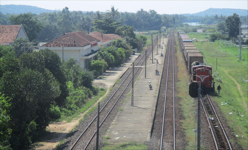 di doc dai dat hinh chu s tren nhung chuyen tau hoa