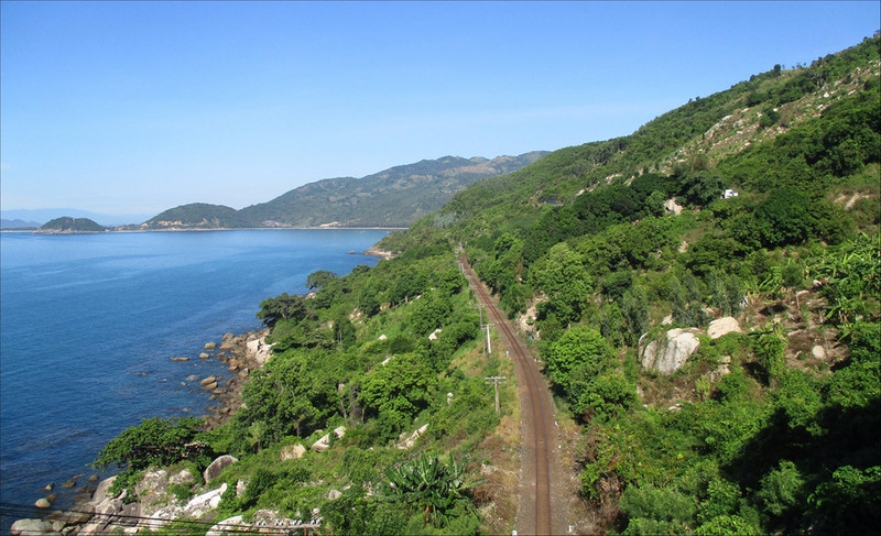 di doc dai dat hinh chu s tren nhung chuyen tau hoa