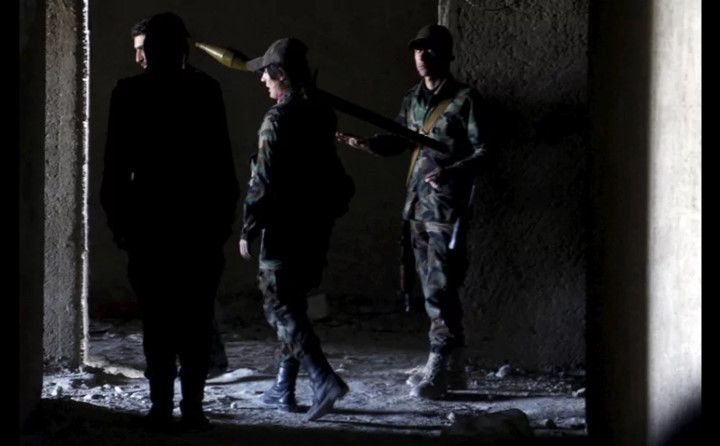 can canh nhung bong hong thep trong luc luong quan doi syria