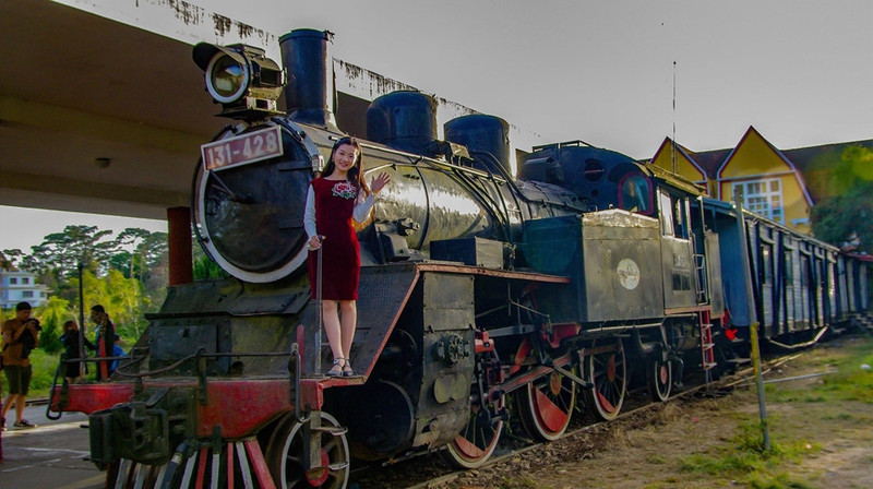 di doc dai dat hinh chu s tren nhung chuyen tau hoa