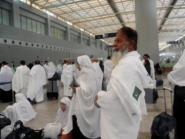 qatar chan cac may bay saudi arabia sang doha cho nguoi hanh huong