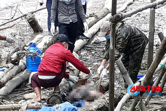 phat hien thi the dan ong troi dat bo song lam