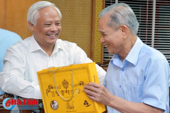 nguyen dong gop het suc minh cho su phat trien cua ha tinh