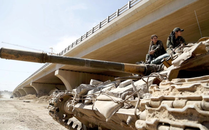 can canh nhung bong hong thep trong luc luong quan doi syria