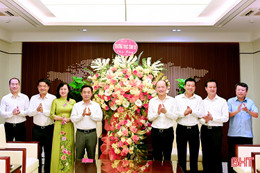 Ban Thường vụ Tỉnh ủy chúc mừng UBND tỉnh nhân kỷ niệm 80 năm Quốc khánh 