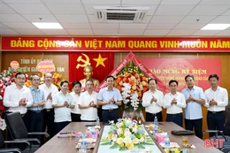 Thường trực Tỉnh ủy chúc mừng 95 năm Ngày truyền thống ngành Tuyên giáo của Đảng