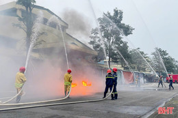 Khi lính cứu hỏa về gần dân ở các xã miền núi Hà Tĩnh