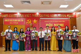 Đảng ủy Các cơ quan Đảng tỉnh vinh danh 9 điển hình học và làm theo Bác 