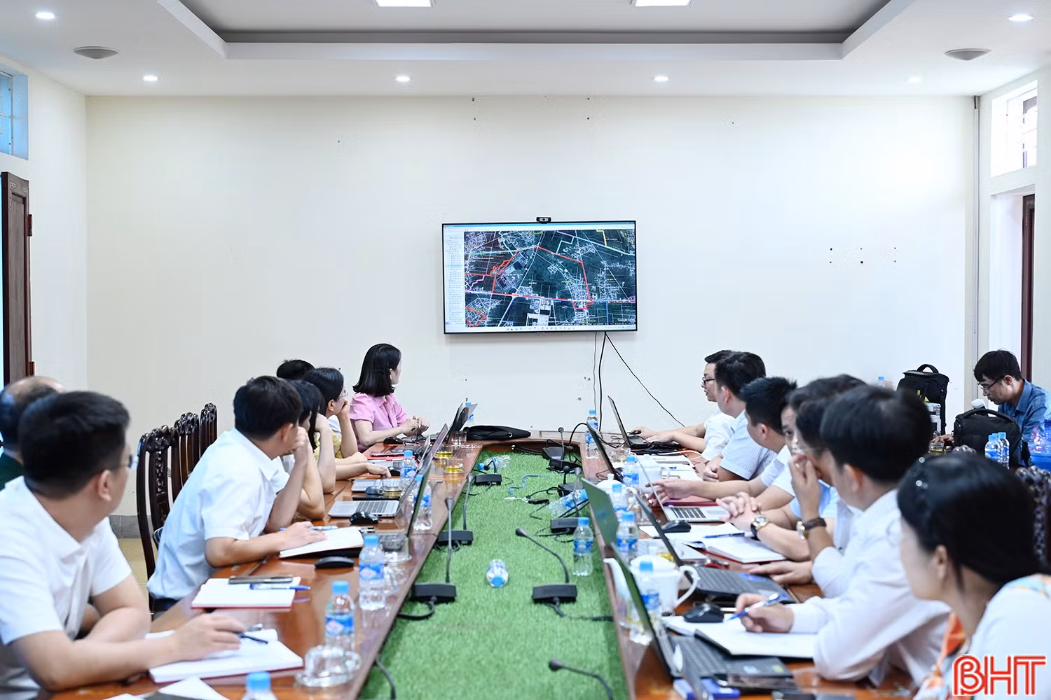 Hà Tĩnh sẽ sắp xếp, tổ chức lại 1.823 thôn, tổ dân phố để thành lập 749 thôn, tổ dân phố mới. Hà Tĩnh sẽ sắp xếp, tổ chức lại 1.823 thôn, tổ dân phố để thành lập 749 thôn, tổ dân phố mới.