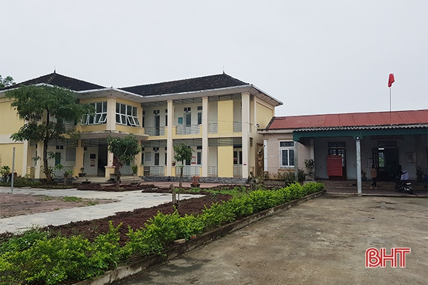 Lấy mẫu xét nghiệm 4 người Hà Tĩnh trên chuyến bay QR968 có trường hợp nhiễm Covid-19