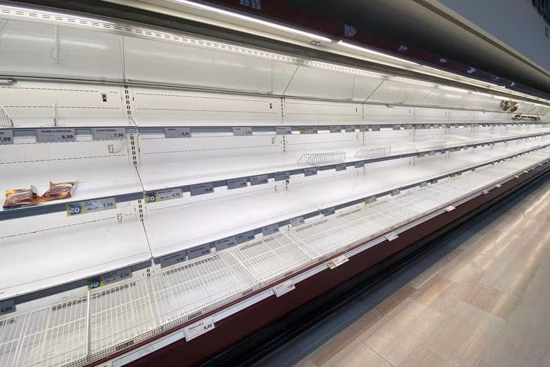 Các địa điểm đông đúc trên thế giới bỗng “vắng ngắt” vì dịch Covid-19