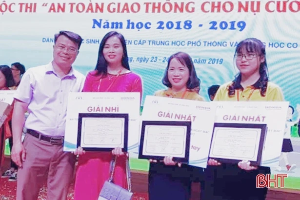 Nữ sinh Hà Tĩnh đàn hay, học giỏi ước mơ thi đậu Học viện An ninh Nhân dân