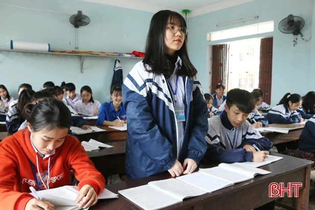 Nữ sinh Hà Tĩnh đàn hay, học giỏi ước mơ thi đậu Học viện An ninh Nhân dân