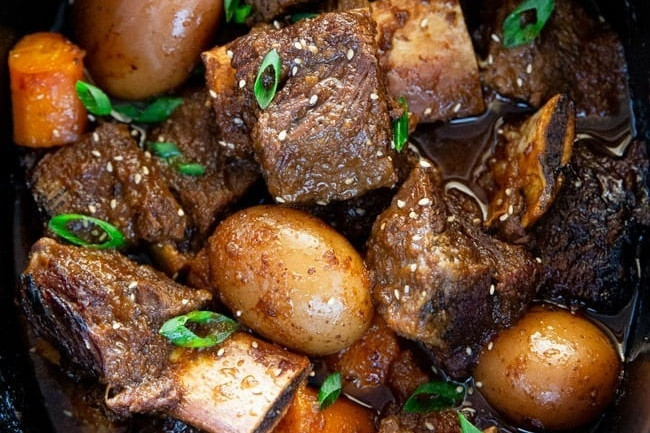 Sườn bò hầm củ quả lạ miệng, thơm ngon khó cưỡng