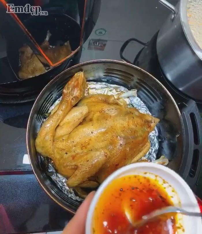 Tối nay ăn gì? Học vợ đảm làm món gà nướng mắc mật thơm ngon khó cưỡng