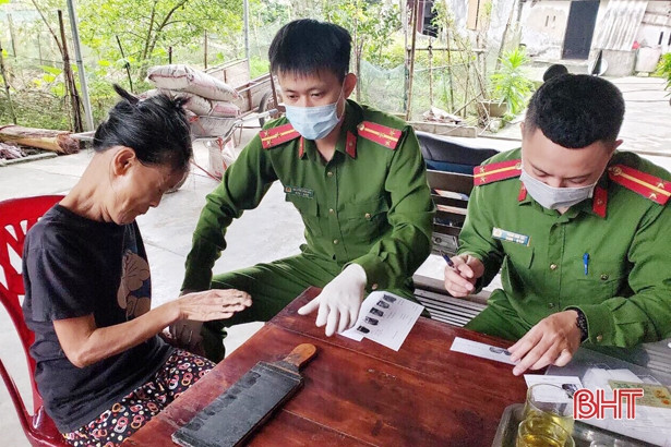 15 đội tình nguyện đến tận nhà hỗ trợ người dân Hà Tĩnh giải quyết thủ tục hành chính