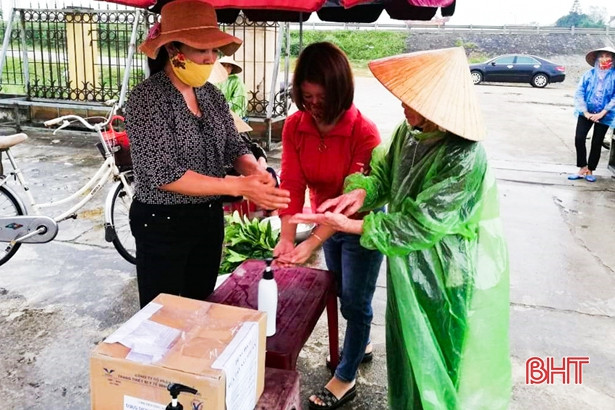 Mỗi cán bộ phụ nữ Hà Tĩnh là một tuyên truyền viên phòng chống dịch Covid- 19