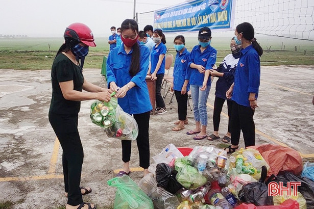Đổi rác thải nhựa lấy khẩu trang, xà phòng chống dịch Covid-19