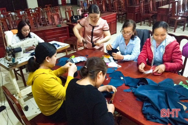 Mỗi cán bộ phụ nữ Hà Tĩnh là một tuyên truyền viên phòng chống dịch Covid- 19
