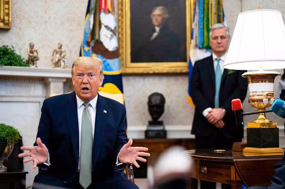 Nhà Trắng: Ông Trump không cần cách ly dù tiếp xúc bệnh nhân Covid-19