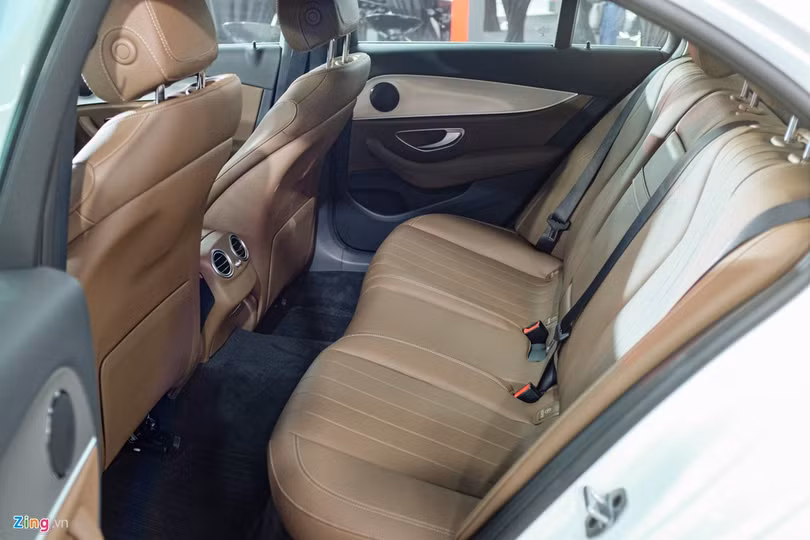 Chi tiết Mercedes-Benz E 180 2020 - giá rẻ nhất dòng E-Class