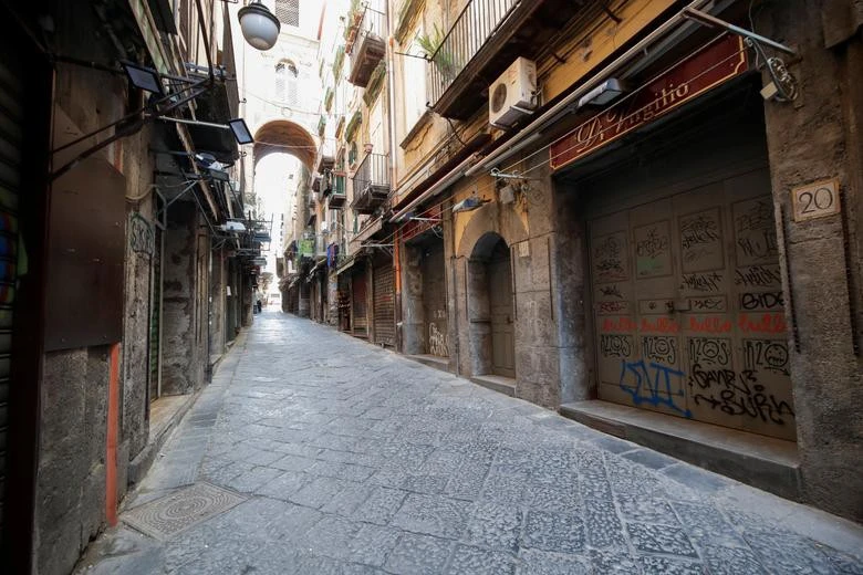 Các địa điểm đông đúc trên thế giới bỗng “vắng ngắt” vì dịch Covid-19