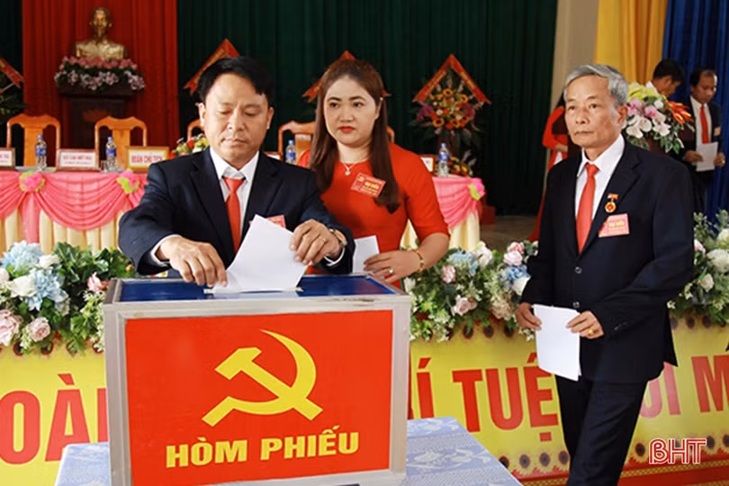 Đại hội Đảng bộ xã Hương Trạch bầu trực tiếp bí thư: Ông Cao Viết Hòa trúng cử với 100% số phiếu