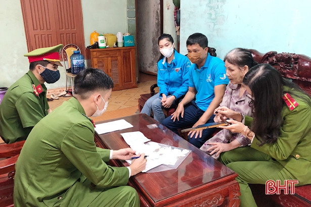 15 đội tình nguyện đến tận nhà hỗ trợ người dân Hà Tĩnh giải quyết thủ tục hành chính