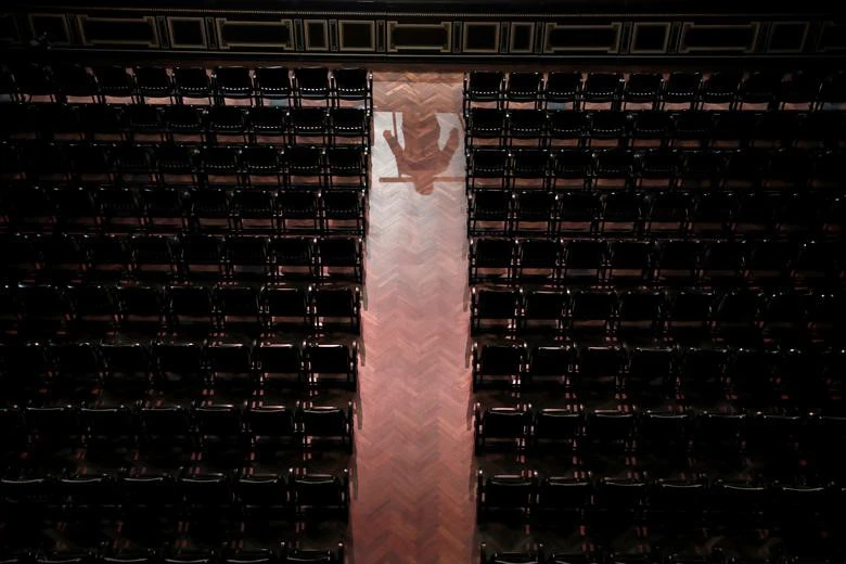 Các địa điểm đông đúc trên thế giới bỗng “vắng ngắt” vì dịch Covid-19