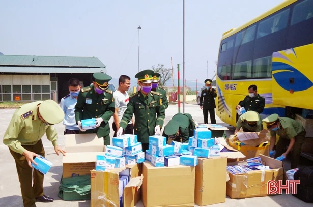 Vận chuyển trái phép 30 nghìn khẩu trang sang Lào