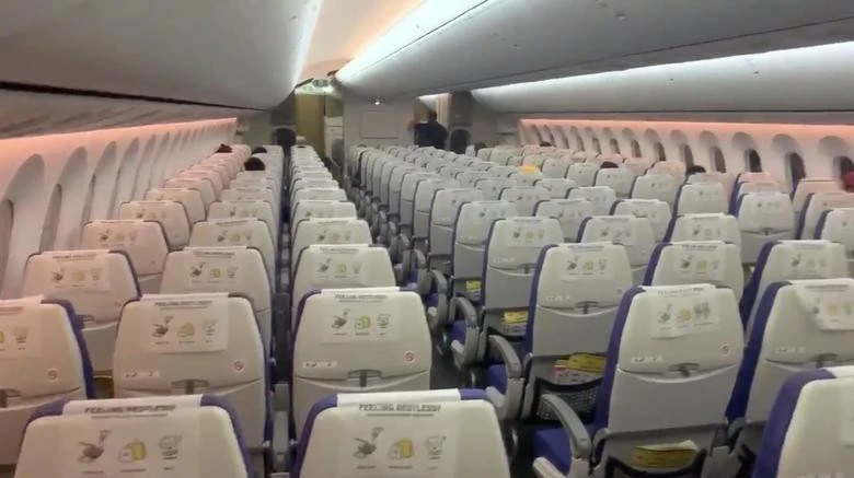 Các địa điểm đông đúc trên thế giới bỗng “vắng ngắt” vì dịch Covid-19