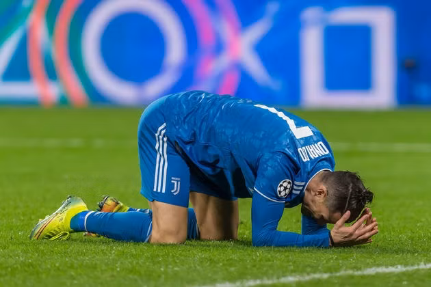 Cristiano Ronaldo chính thức bị cách ly vì nghi nhiễm Covid-19