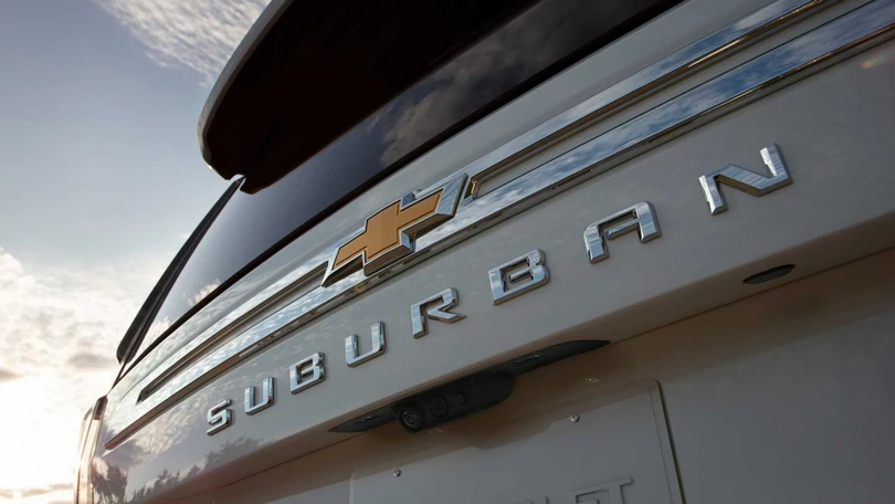 “Khủng long” Chevrolet Suburban 2021 nâng cấp toàn diện, giá không đổi