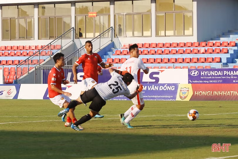 HLV Phạm Minh Đức: Phía trước còn 25 vòng đấu và cơ hội vẫn rất nhiều với Hồng Lĩnh Hà Tĩnh