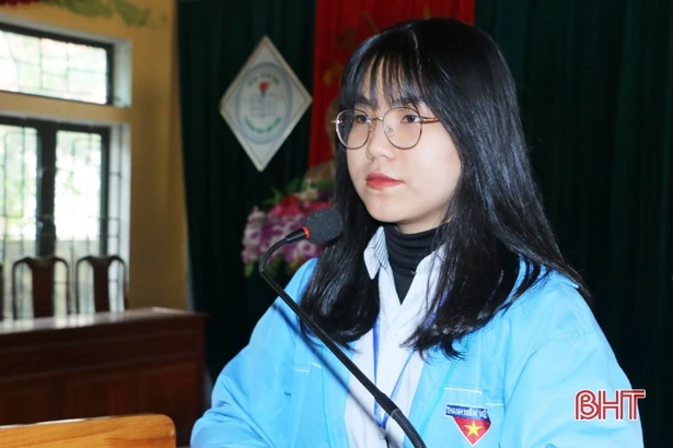 Nữ sinh Hà Tĩnh đàn hay, học giỏi ước mơ thi đậu Học viện An ninh Nhân dân