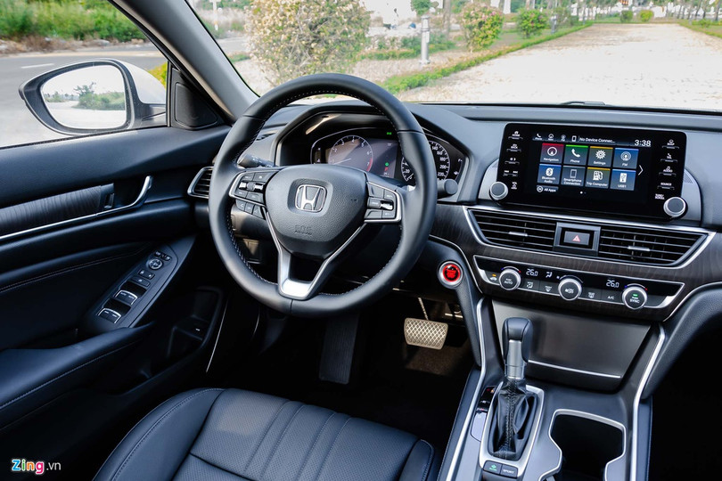 Khu vực tay lái, cần số cũng có thể là nơi để virus corona lây nhiễm cho người điều khiển ôtô. Những lưu ý khi sử dụng ôtô để hạn chế lây nhiễm virus corona