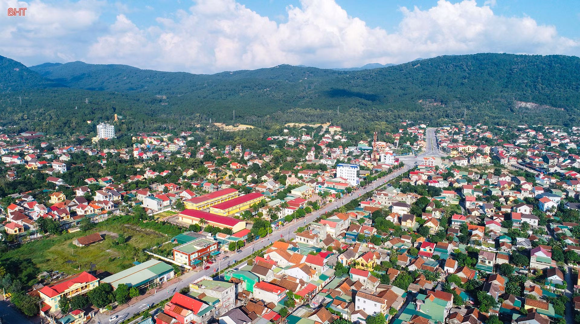 Xây dựng thị xã Hồng Lĩnh trở thành trung tâm kinh tế, văn hóa, xã hội phía Bắc Hà Tĩnh