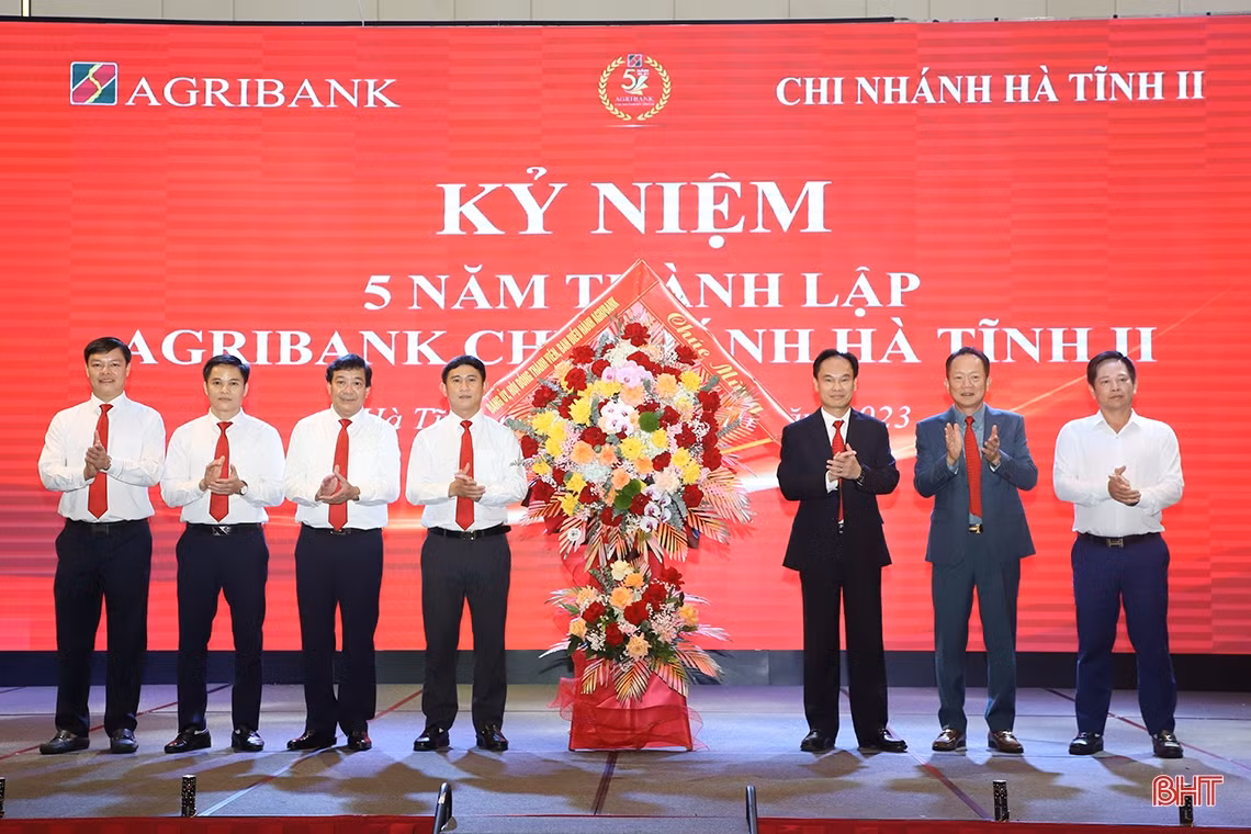 Tiếp tục đổi mới, phát huy vai trò ngân hàng thương mại hàng đầu tại Hà Tĩnh